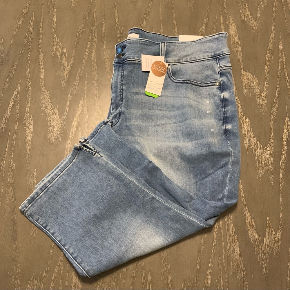 🆕 Lane Bryant “Pedal” Crop Jeans